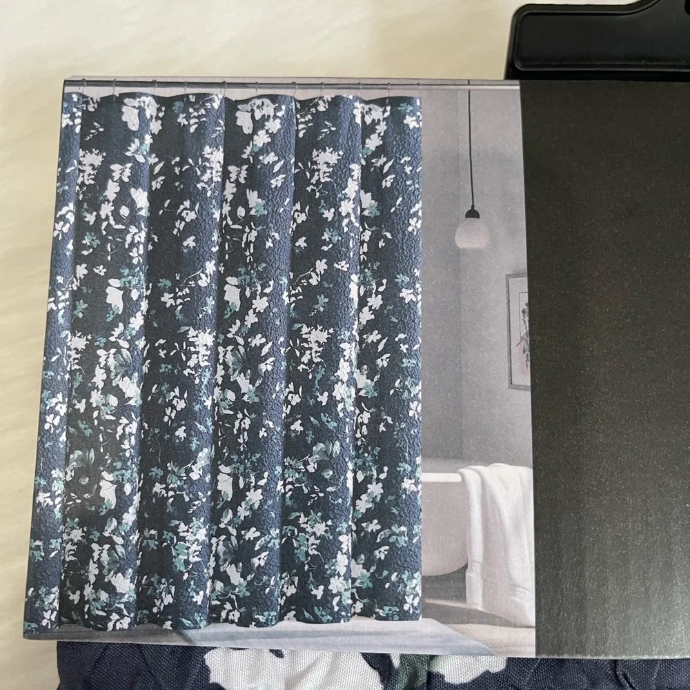 DKNY SHOWER CURTAIN JASPER FLORAL